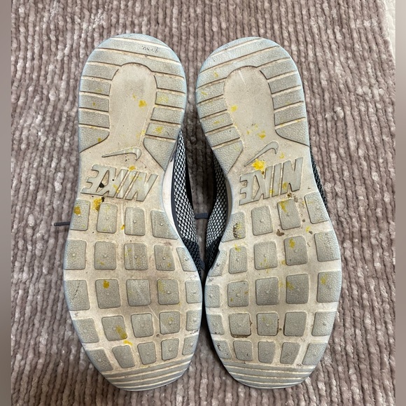 Nike  women size 8.5  still lots of life left in these shoes. - Picture 2 of 5